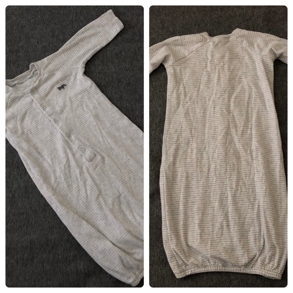 🔴 Old Navy Onesies Bundle - Picture 5 of 8